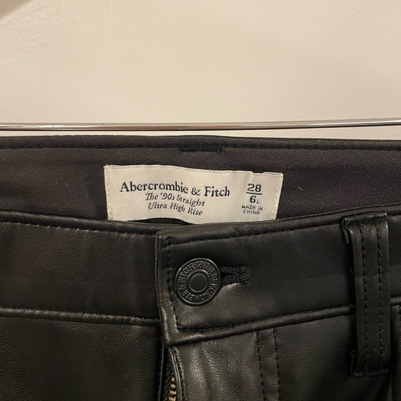 Abercrombie And Fitch 90S Straight Ultra High Rise Vegan Leather Pant Long - Picture 7 of 8